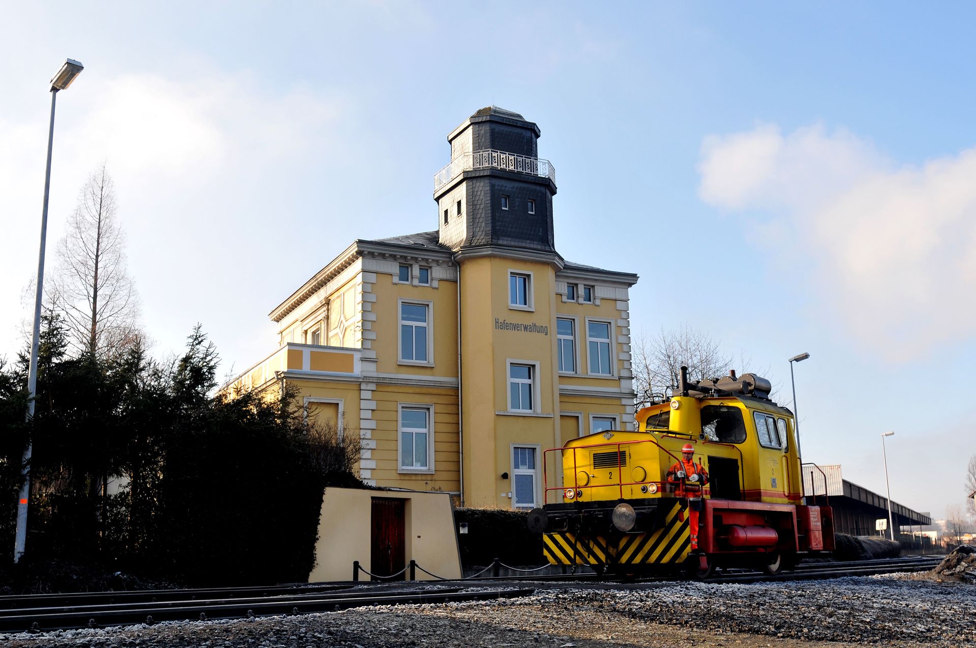 Hafenverwaltung und Hafenbahn