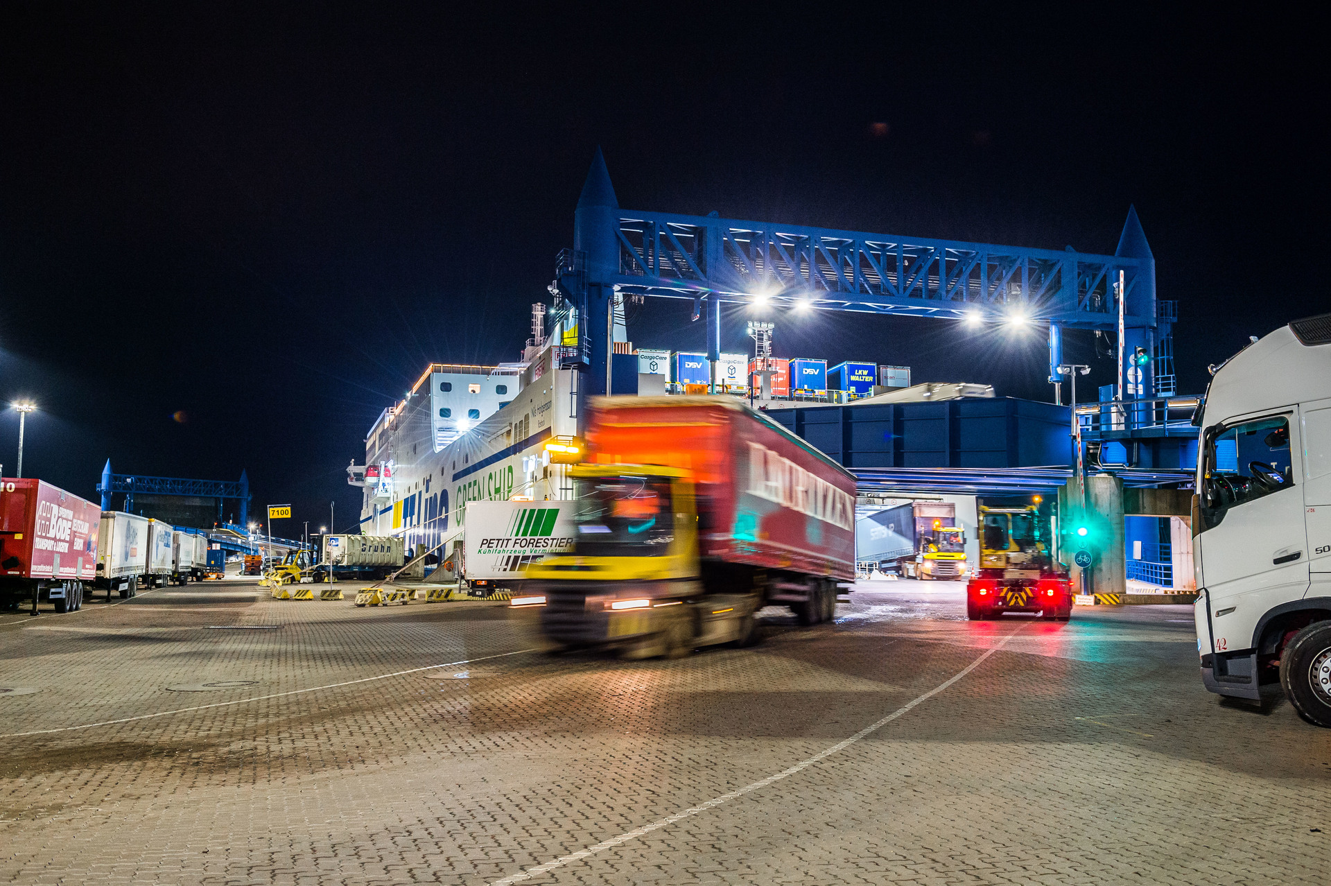 Entladung eines F&auml;hrschiffes