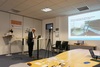 Dr. Wilfried Weiss, Geschäftsführer avus Services, präsentiert Möbelverwaltung mit RFID